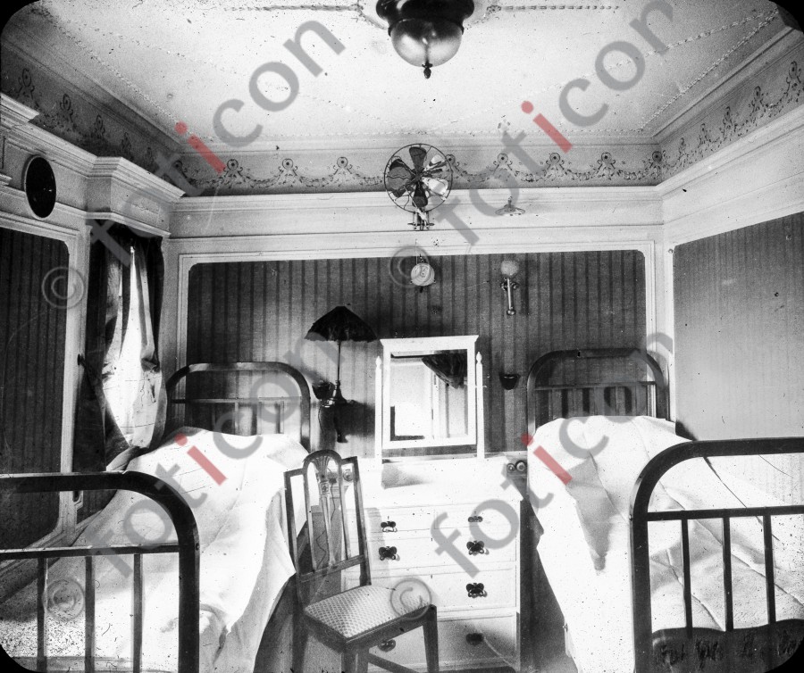 Kabine auf der RMS Titanic | Cabin on the RMS Titanic - Foto simon-titanic-196-015-sw.jpg | foticon.de - Bilddatenbank für Motive aus Geschichte und Kultur